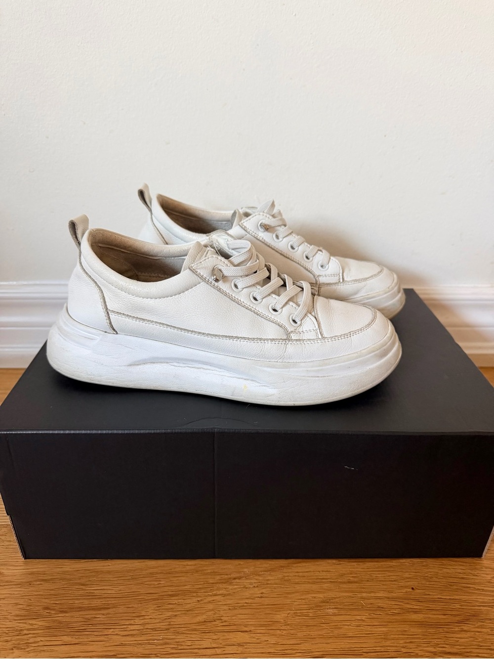 Women’s Leather Platform Sneaker in Off-White, size 8
